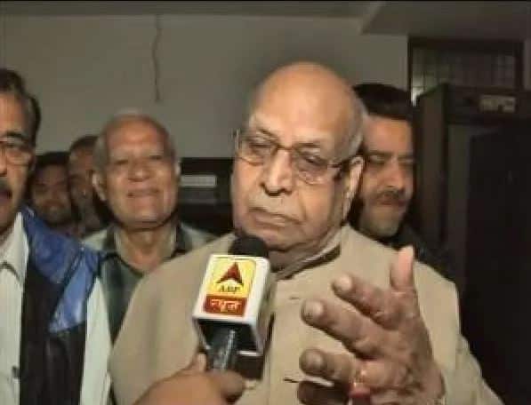 लालजी टंडन की किताब 'अनकहा लखनऊ' पर हुआ बवाल, कांग्रेस ने की माफी की मांग Controversy on Lalji Tandon's book 'Ankaha Lucknow' लालजी टंडन की किताब 'अनकहा लखनऊ' पर हुआ बवाल, कांग्रेस ने की माफी की मांग