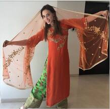 खान परिवार ने देखिए कैसे सेलिब्रेट किया ईद, देसी अवतार में नज़र आईं सलमान की गर्लफ्रेंड यूलिया