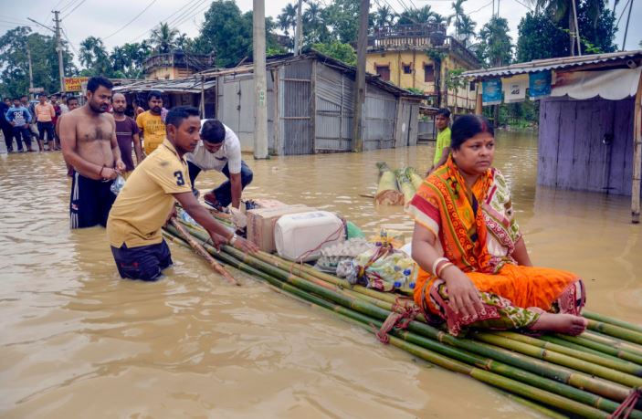 बाढ़ से बेहाल पूर्वोत्तर के राज्य असम त्रिपुरा और मणिपुर, अब तक 17 की मौत