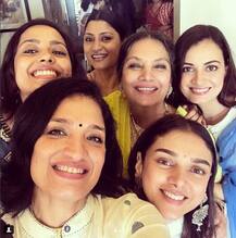 PHOTOS: ईद के मौके पर शबाना आजमी ने रखी पार्टी, साथ में मस्ती करते दिखे कई स्टार्स