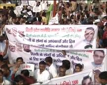 संसद मार्ग तक पहुंचकर खत्म हुआ AAP का मार्च पर जारी रहेगा केजरीवाल का धरना