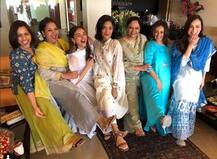 PHOTOS: ईद के मौके पर शबाना आजमी ने रखी पार्टी, साथ में मस्ती करते दिखे कई स्टार्स