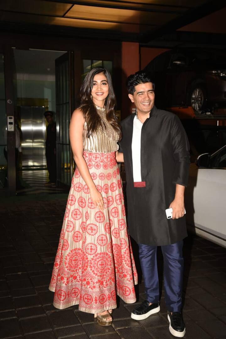 अर्पिता के घर ईद मनाने जाते फैशन डिजाइनक मनीष मल्होत्रा. (तस्वीर: मानव मंगलानी)