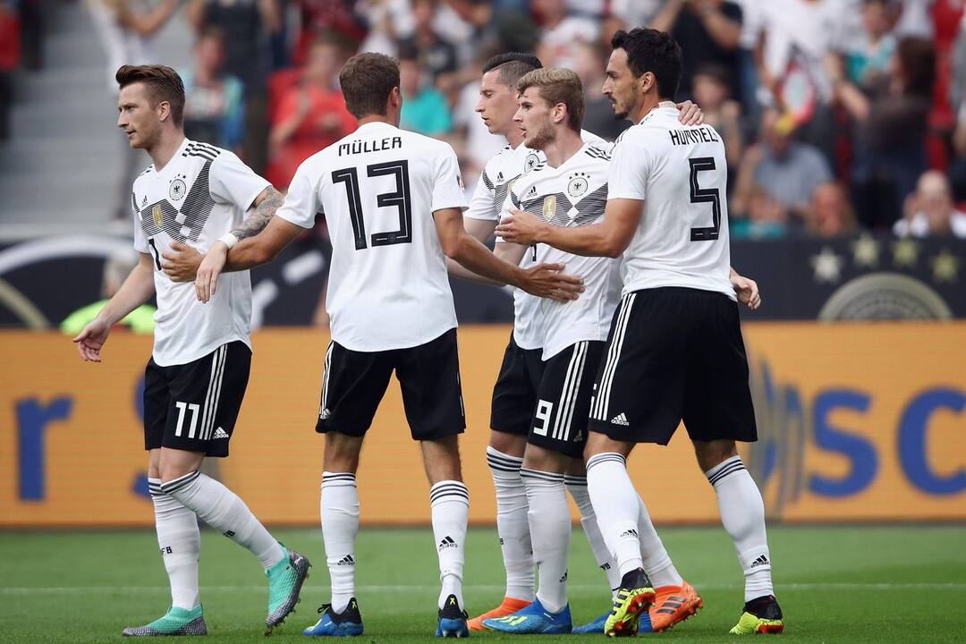 fifa world cup 2018: Germany to start title defense with rematch against Mexico फीफा वर्ल्ड कप 2018 : आज मेक्सिको से भिड़ेगा जर्मनी, पिछली बार की वर्ल्ड चैंपियन टीम को लेकर हो चुका है विवाद