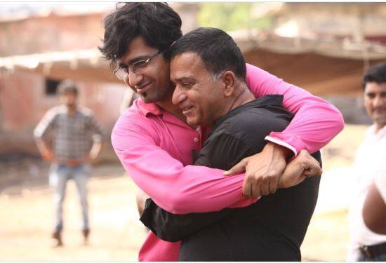 विकी कौशल ने अपने पिता के साथ की ये खूबसूरत तस्वीर शेयर की. उन्होंने कैप्शन में लिखा, मेरी जिंदगी की प्रेरणा का स्रोत, मेरी ताकत के स्तंभ मेरे पिता को हैप्पी फादर्स डे. (Photo- INSTAGRAM)