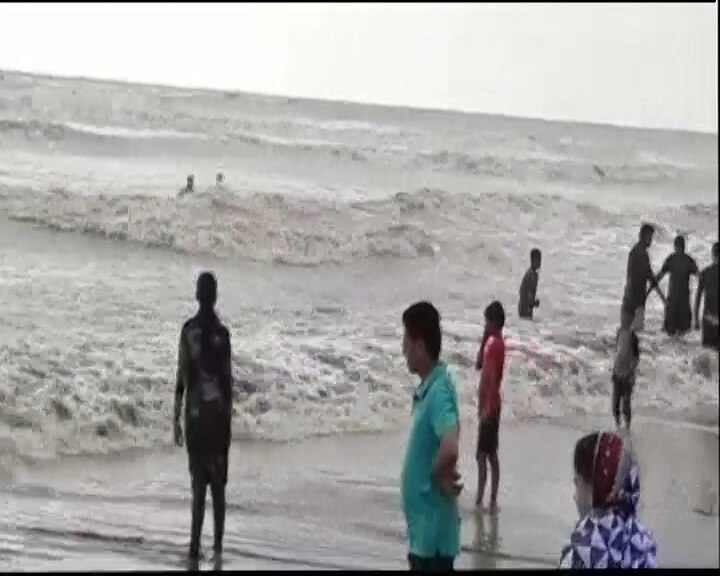 4 youngster drowned in SEA of Palghar beach in Mumbai महाराष्ट्र के पालघर जिले में केलवा बीच पर 4 युवक समुद्र में डूबे