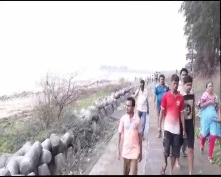 महाराष्ट्र के पालघर जिले में केलवा बीच पर 4 युवक समुद्र में डूबे