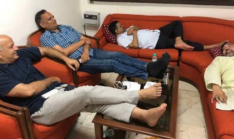 एयर-कंडीशन्ड कमरे में मुख्यमंत्री अरविंद केजरीवाल के धरने को कांग्रेस ने बताया ड्रामा एयर-कंडीशन्ड कमरे में मुख्यमंत्री अरविंद केजरीवाल के धरने को कांग्रेस ने बताया ड्रामा