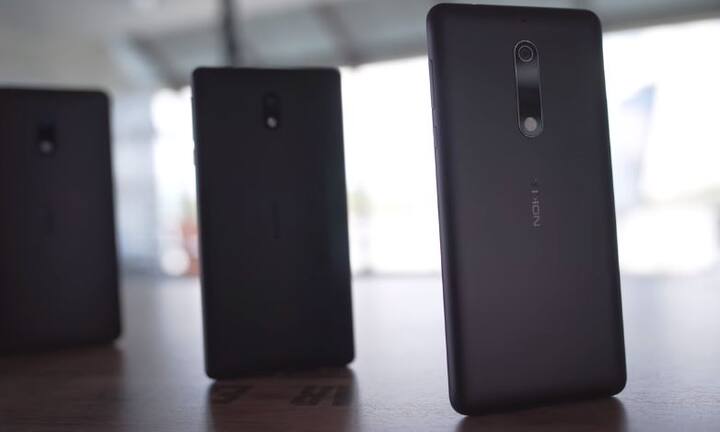 नोकिया 5: Rs 11,499 (Price cut of Rs 1,000): नोकिया के इस फोन को 12,499 रूपये की कीमत पर लॉन्च किया गया था लेकिन अब 1,000 की कटौती के बाद फोन की कीमत 11, 499 रूपये हो गई है. फोन में 2 जीबी रैम और 16 जीबी का इंटरनल स्टोरेज है. वहीं 13 और 8 मेगापिक्सल का कैमरा भी.