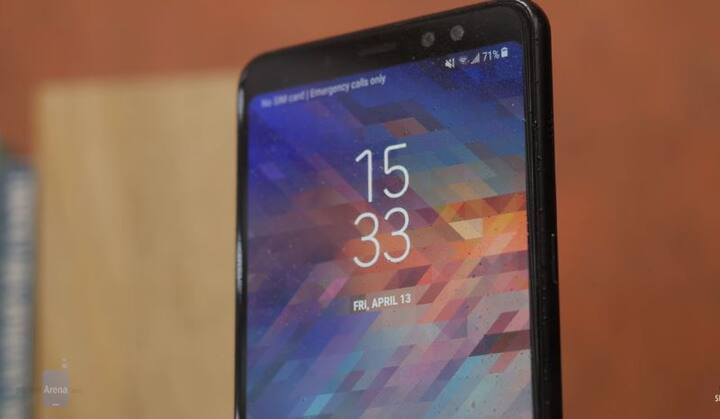 सैमसंग गैलेक्सी ए8 प्लस: Rs 27,990 (Price cut of Rs 4,910): सैमसंग का ये डिवाइस एक मिड रेंज डिवाइस है जो 32,900 रूपये की कीमत पर लॉन्च हुआ था. स्मार्टफोन में 4,190 रूपये की कटौती की गई है. जो अब 27,990 रूपये की कीमत पर मिल रहा है. गैलेक्सी एक8+ में 16 और 8 मेगापिक्सल का कैमरा दिया गया है. फोन का डिस्प्ले 6 इंच का है.