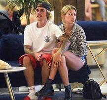 गर्लफ्रेंड को सरेआम किस करते हुए जस्टिन बीबर की तस्वीरें हुई वायरल