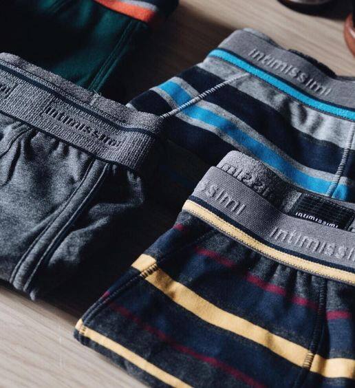 डिजरर्जेंट का इस्ते‍माल है बेहतर-  
ये माना जाता है कि लिक्विड डिजरर्जेंट में ब्लीचिंग एजेंट नहीं होता. इससे कपड़ों को पूरी तरह से साफ करना मुश्किल होता है. ब्लीचिंग एजेंट कपड़ों से इंफेक्शन को निकाल देता है. पाउडर डिजरर्जेंट का इस्तेमाल ज्यादा बेहतर है. फोटोः फेसबुक