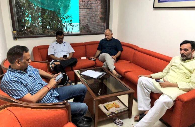 दिल्ली का दंगल: IAS एसोसिएशन बातचीत के लिए तैयार, सिसोदिया बोले- LG की मौजूदगी में हो बैठक rift in delhi may end soon, ians association is ready to talk with kejriwal दिल्ली का दंगल: IAS एसोसिएशन बातचीत के लिए तैयार, सिसोदिया बोले- LG की मौजूदगी में हो बैठक