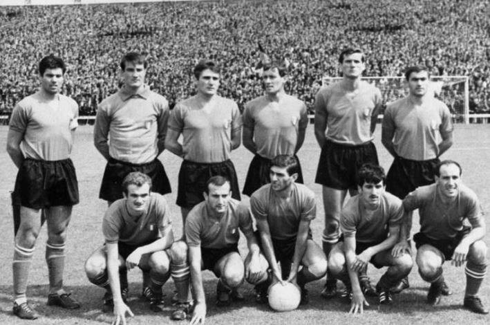 1938 में इटली ने दूसरी बार वर्ल्ड कप का खिताब जीता था. 12 साल के अंतराल के बाद जब इटली की टीम अपने खिताब को बचाने उतरी तो उसके स्वीडन के हाथों 2-3 से हार का सामना करना पड़ा था.