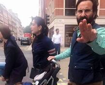 लंदन में फैन ने की तैमूर की फोटो क्लिक तो पापा सैफ को आ गया गुस्सा, देखें VIDEO