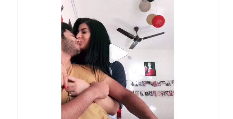 Video: पैचअप के बाद गर्लफ्रेंड के साथ कोजी हुए कॉमेडियन सिद्धार्थ, मिला खास Kiss comedian sidharth sagar romance with girlfriend subuhi joshi kiss video Video: पैचअप के बाद गर्लफ्रेंड के साथ कोजी हुए कॉमेडियन सिद्धार्थ, मिला खास Kiss