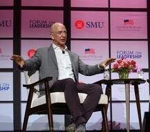 मिलिए दुनिया के सबसे अमीर आदमी जेफ बेजोस से