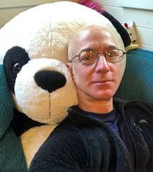 मिलिए दुनिया के सबसे अमीर आदमी जेफ बेजोस से