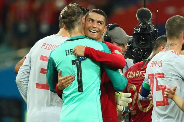  Spanish goalkeeper got support of coach and fellow players स्पेनिश गोलकीपर को मिला कोच और साथी खिलाड़ियों का सर्मथन