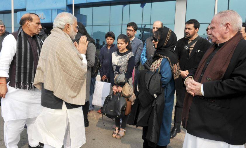 जम्मू-कश्मीर में क्यों टूटा बीजेपी-पीडीपी गठबंधन? ये है बड़ी वजह Why BJP PDP alliance ends in Jammu Kashmir Article 370 separatist Arrest Kathua rape case जम्मू-कश्मीर में क्यों टूटा बीजेपी-पीडीपी गठबंधन? ये है बड़ी वजह