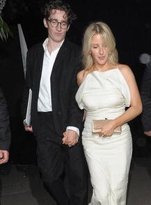 सिंगर एल्ली गॉल्डिंग अपने ब्वॉयफ्रेंड संग दिखी कुछ इस अंदाज में