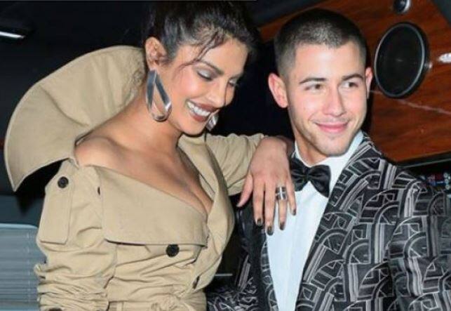 बता दें कि प्रियंका के ब्वॉयफ्रेंड निक जोनास पेशे से एक सिंगर, सॉन्ग राइटर, एक्टर और रिकॉर्ड प्रोड्यूसर हैं. निक जोनास की उम्र 25 साल है. (तस्वीर: इंस्टाग्राम)