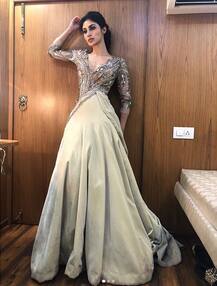 गोल्ड अवॉर्ड्स में दिखा मौनी रॉय का बेहद ग्लैमरस अंदाज़ कि टिक गईं सभी की निगाहें