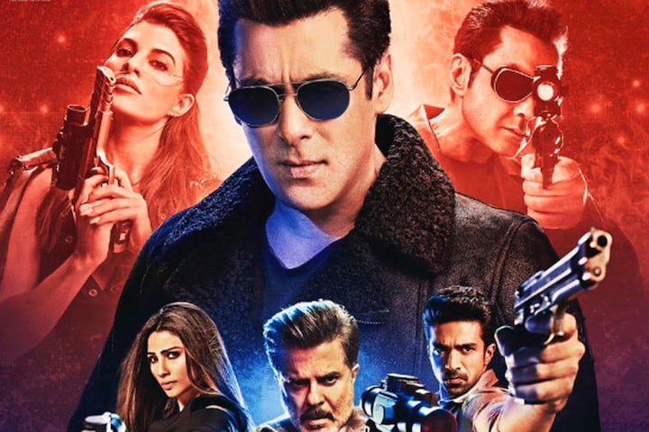 साल 2018 सबसे बड़ी ओपनर: 'रेस 3' ने रिलीज के पहले दिन 29.17 करोड़ रुपए की कमाई की थी. जो कि साल 2018 में रिलीज हुई बॉलीवुड फिल्म में सबसे ज्यादा है. हालांकि अगर बात करें इस साल रिलीज हुई सभी फिल्मों की तो सबसे बड़ी ओपेनिंग का रिकॉर्ड हॉलीवुड फिल्म 'एवेंजर्स: द इंफीनिटी वॉर' के नाम है.'एवेंजर्स: द इंफीनिटी वॉर' ने पहले दिन 31 करोड़ से ज्यादा की कमाई की है. 