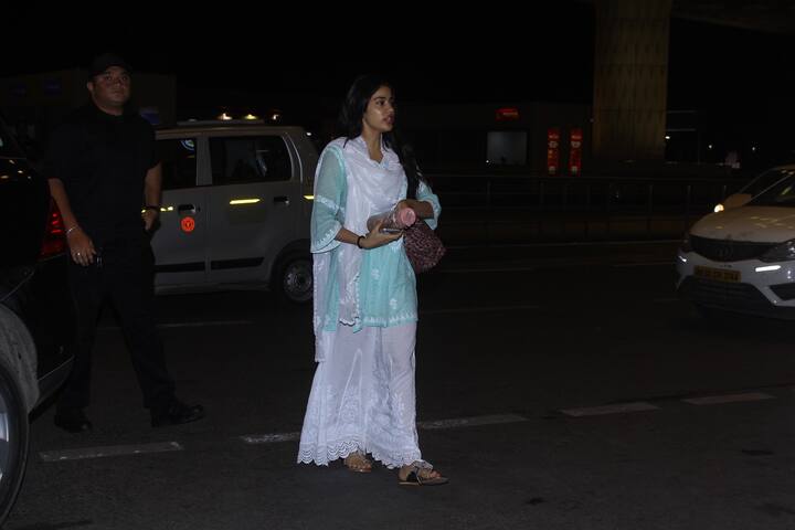 आपको बता दें कि जाह्नवी कपूर और ईशान खट्टर एक साथ फिल्म ‘धड़क’ में नज़र आने वाले हैं. (तस्वीर: मानव मंगलानी)