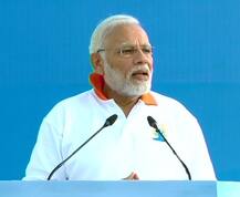 देहरादून में पीएम मोदी ने किया योग, कहा- बिखराव के बीच जोड़ने का काम करता है योग