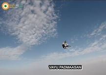 देश के जाबांज जवानों का दम: किसी ने पानी तो किसी ने हवा में किया योग