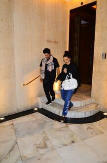 मनीष मल्होत्रा के घर डिनर पर स्पॉट हुईं रेखा, लंबे समय बाद वेस्टर्न लुक में आईं नजर