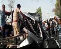 अवैध रेत ले जा रहे ट्रैक्टर से जीप की टक्कर, रिश्तेदार की मौत में शरीक होने जा रहे 15 लोगों की मौत