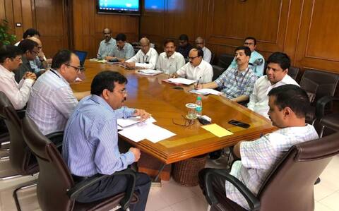 SC के फैसले के बाद हरकत में केजरीवाल, कल होंगे कई IAS अधिकारीयों के तबादले SC के फैसले के बाद हरकत में केजरीवाल, कल होंगे कई IAS अधिकारीयों के तबादले