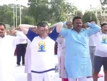 तस्वीरों में देखिए: जब योग नहीं कर पाए बीजेपी के नेता, कार्यक्रम में चलता रहा हंसी मजाक