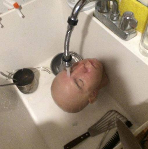 सारा सिटकिन ने इन पुतलों के लिए अपनी एक वेबसाइट भी डिजाइन की है. 