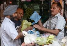 महाराष्ट्र: कल से लागू होगा पॉलिथीन पर बैन, इस्तेमाल करने पर लगेगा 5000 जुर्माना