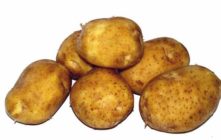 सर्वे में 15 साल से 40 साल के लोगों में 51 फीसदी लोग ऐसे पाए गए जो रोज आलू खाते हैं. साथ ही, 73 फीसदी लोगों ने बताया कि वे भूना हुआ आलू खाना   बहुत पसंद करते हैं. फोटोः गूगल फ्री इमेज