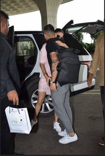 पति विराट कोहली को एयरपोर्ट पर See Off करने पहुंचीं अनुष्का शर्मा, देखें तस्वीरें