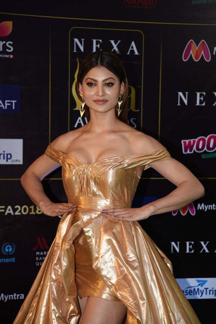 आईफा अवॉर्ड्स की शुरुआत हो चुकी है. कल रात आईफा के रेड कार्पेट पर कई बड़े सितारे उतरे. इस दौरान अभिनेत्री उर्वशी रौतेला ने अपने अंदाज से महफिल लूट ली.