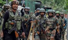 कुलगाम में आतंकियों और सुरक्षाबलों के बीच मुठभेड़, 2 आतंकी ढेर, एक ने किया सरेंडर