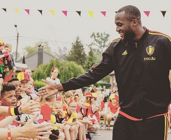   इसके बाद ही उन्होंने फैसला किया था कि पेशेवर फुटबाल से वह अपने परिवार को गरीबी से बाहर निकालेंगे और उन्होंने अपनी प्रतिभा के बूते यह कर भी दिखाया. अब वह मैनचेस्टर यूनाईटेड जैसे क्लब के साथ खेलते हैं. इससे पहले वह चेल्सी, वेस्ट ब्रोमविच एलबियोन और एवर्टन जैसे क्लबों में भी अपना हुनर दिखा चुके हैं.फोटोः इंस्टाग्राम 