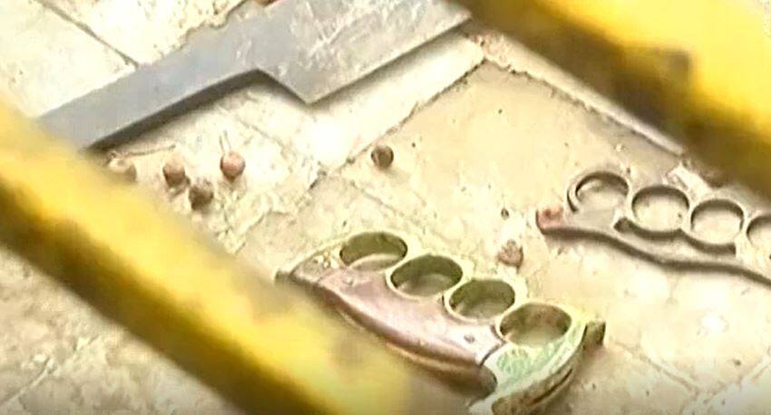 गुजरात: स्कूल टॉयलेट में मिला 9वीं के छात्र का शव, शरीर पर थे दर्जनभर से ज़्यादा चाकू के निशान Vadodara: Class 10 student accused of killing junior in school toilet arrested गुजरात: स्कूल टॉयलेट में मिला 9वीं के छात्र का शव, शरीर पर थे दर्जनभर से ज़्यादा चाकू के निशान