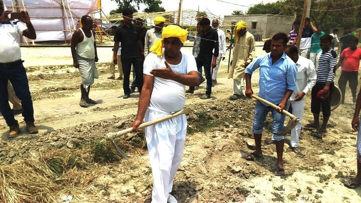 अभी दो दिन पहले ही उन्होंने मीडिया से बात करते हुए बीजेपी को चेतावनी भी दी थी कि उन्हें दबाने की कोशिश न की जाए, वे एक ज्वालामुखी हैं और उन्हें दबाना काफी खतरनाक होगा. हाल ही में बीजेपी के प्रदेश अध्यक्ष महेंद्र नाथ पाण्डेय ने उनकी पार्टी के विधायक कैलाश नाथ सोनकर को एक सार्वजानिक कार्यक्रम में डिप्टी सीएम दिनेश शर्मा के सामने ही चोर बोल दिया था.