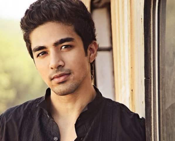 सादिक सलीम- सादिक मानते हैं कि जिम से ज्यादा किचन में बॉडी को शेप में लाया जा सकता है. ये बैलेंस डायट लेने की कोशिश करते हैं जिसमें कार्ब्स और   प्रोटीन का मिक्सचर मिला होता है. सादिक डेयरी और शुगर प्रोउक्ट एवॉइड करते हैं. सादिक, हैवी वेट ट्रेनिंग, योगा और स्पोर्ट्स खेलने में यकीन रखते हैं. जिस भी   वर्कआउट से ज्यादा से ज्यादा पसीना आए सादिक उसे बेहतर मानते हैं. सादिक शॉटकट पर यकीन नहीं रखते. फोटोः इंस्टाग्राम