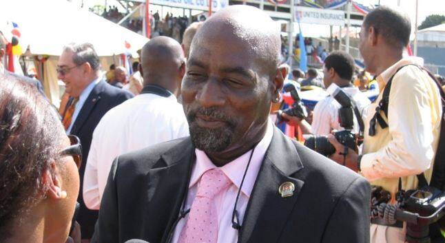 दुनिया के महान बल्लेबाजों में से एक माने जाने वाले वेस्टइंडीज के विवियन रिचर्डस ऐसे खिलाड़ियों में से एक हैं. रिचर्ड्स चार बार 1975, 1979, 1983 और 1984 में क्रिकेट विश्व कप में अपने देश के लिए खेल चुके हैं. वेस्टइंडीज के लिए 121 टेस्ट और 187 वनडे मैच खेलने वाले रिचर्ड्स 1975 के विश्व कप से पहले एक अच्छे फुटबाल खिलाड़ी थे. फोटोः गूगल फ्री इमेज 