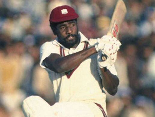 1974 में उन्होंने फुटबाल विश्व कप क्वालीफायर में एंटिगुआ के लिए फुटबाल मैच भी खेला था. उस समय वह महज 20 साल के थे. रिचर्ड्स इंग्लैंड के क्लब बाथ एफसी और मिनेहेड एसोसिएशन एफसी के लिए भी फुटबाल खेले थे. हालांकि फुटबाल की जगह उन्होंने क्रिकेट को चुना जिसमें वह काफी सफल हुए. फोटोः इंस्टाग्राम