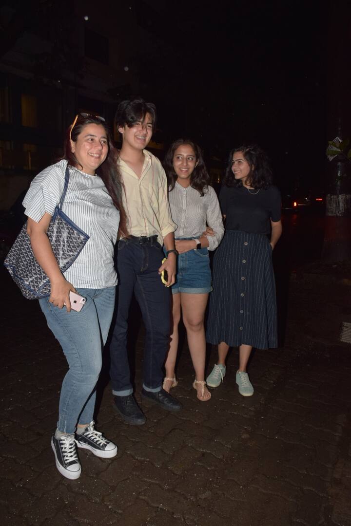 कहा जा रहा है कि प्रियंका चोपड़ा और निक जोनास एक दूसरे को लेकर काफी सीरियस हैं और अटकलें लगाई जा रहीं हैं दोनों जल्द शादी के बंधन में बंध सकते हैं. (तस्वीर: मानव मंगलानी)