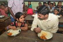 केरल: डीएम ने स्कूल पहुंचकर बच्चों के साथ किया लंच, 3,500 लोगों ने पोस्ट शेयर कर किया सेल्यूट