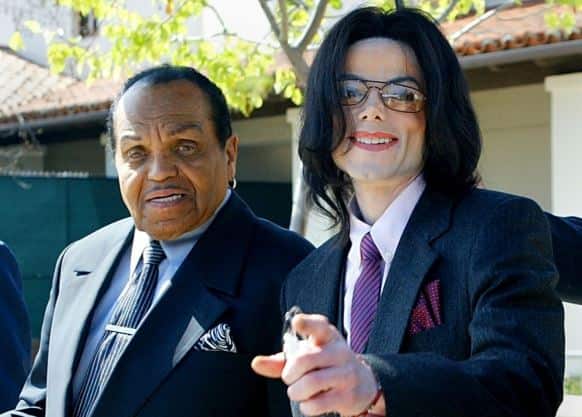 Michael Jackson father joe jackson hospitalized as suffering from last stage of cancer कैंसर से जूझ रहे हैं माइकल जैकसन के पिता जो जैक्सन, अस्पताल में हुए भर्ती